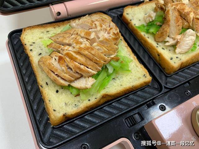 小时候|女儿就喜欢吃三明治，鸡脯肉做三明治，她一吃就喜欢这味道