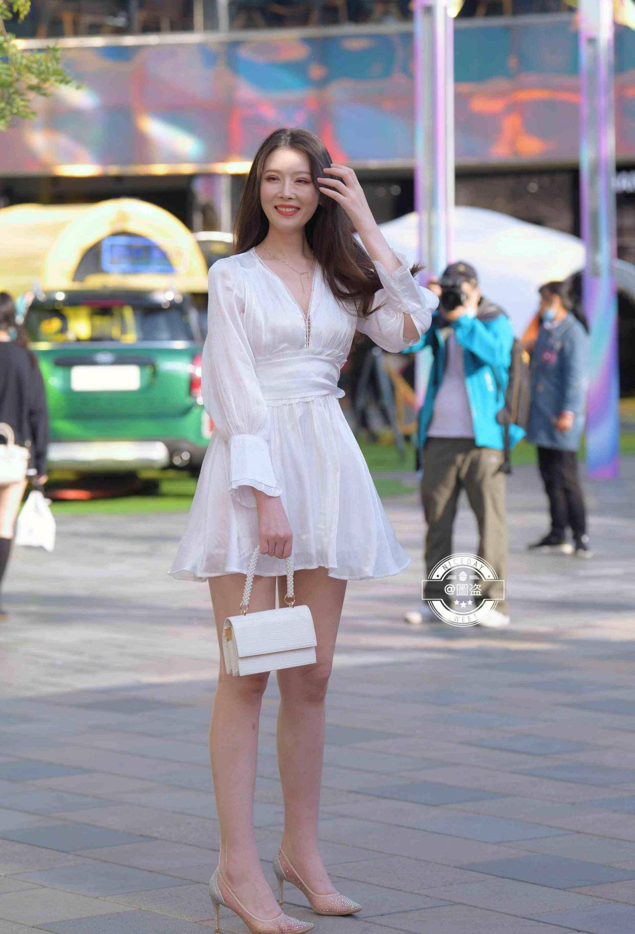 上衣|光彩夺目的连衣裙显瘦好搭配，秀出迷人自我，简单大方