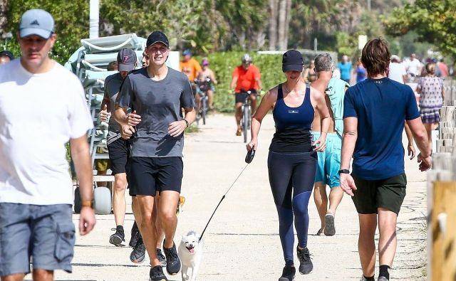 健美|伊万卡穿一身运动装和老公库什纳一起跑步,身形健美,好迷人