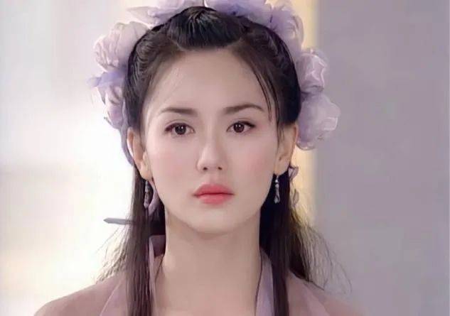 发髻|如今女主古装造型有多敷衍！一根簪子一个花环，还不如以前的丫鬟