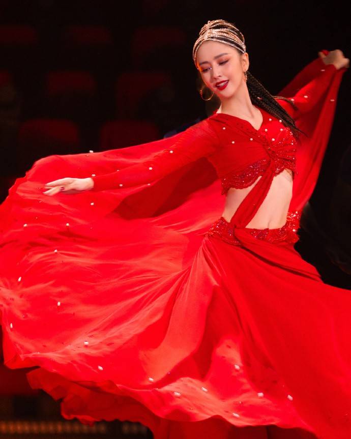 仙女|《舞蹈生》开场佟丽娅惊艳，穿红裙衣袂飘飘像仙女，陈思成后悔吧
