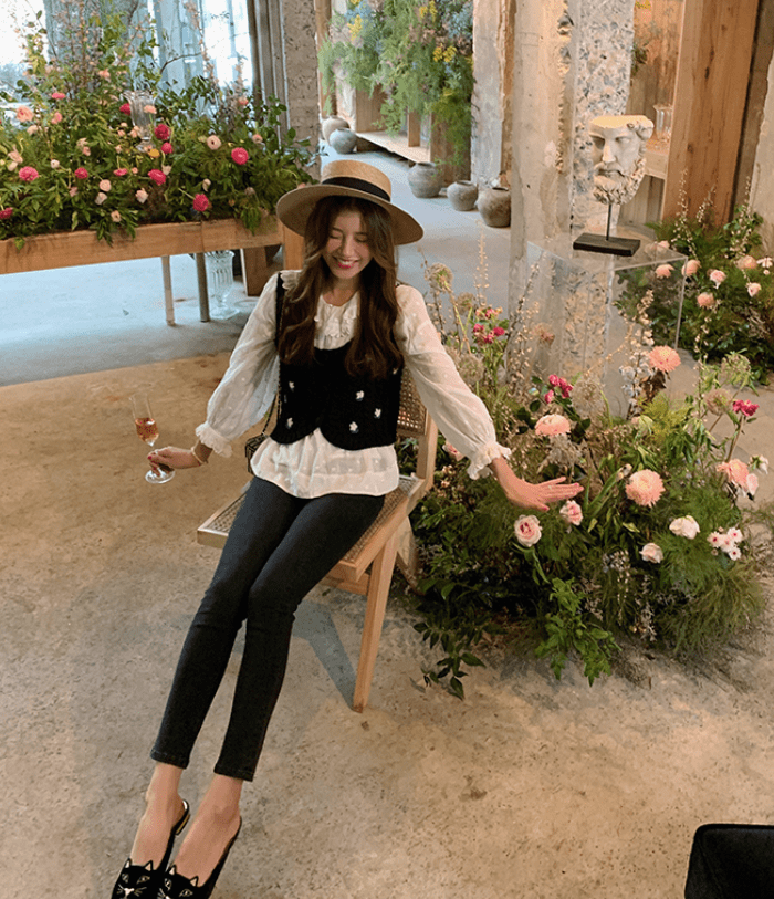 整体|张子萱穿上了秋天第一件毛衣,配紧身裤腿又细又长,难怪陈赫宠她