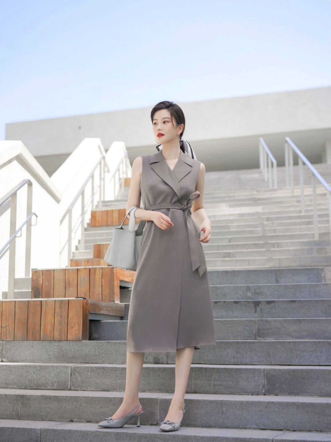 套装|早秋怎么穿出气质感？浅黄色套装温柔又干练，优雅显白还高级