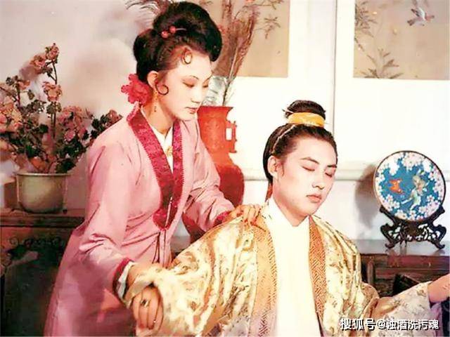 为何王熙凤对秋桐尤二姐下狠手,却独独容得下平儿?她有求生之道_贾琏