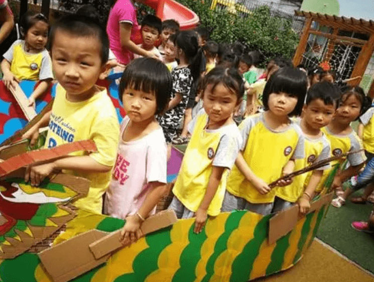 进行|众多家长提议，将幼儿园纳入“义务教育”，教育部门的回应来了