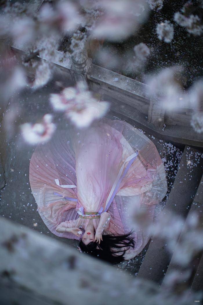 春风|男人们爱秋天还是爱秋天里穿汉服的美女?