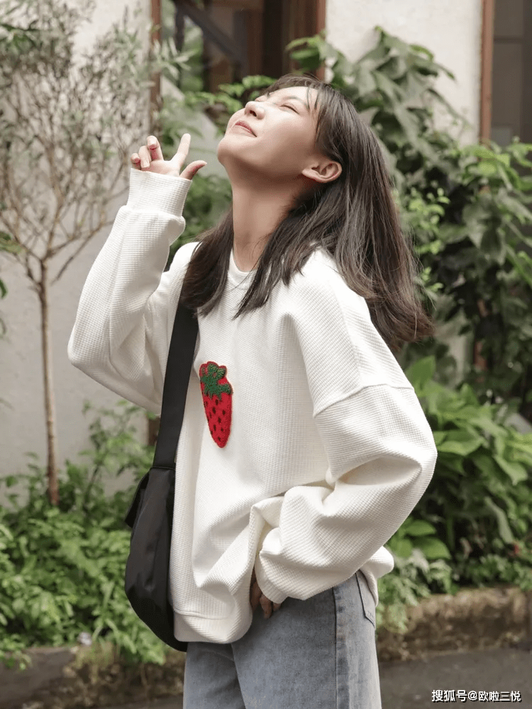 三七|穿衣搭配:秋天流行穿卫衣,遮肉显瘦还减龄