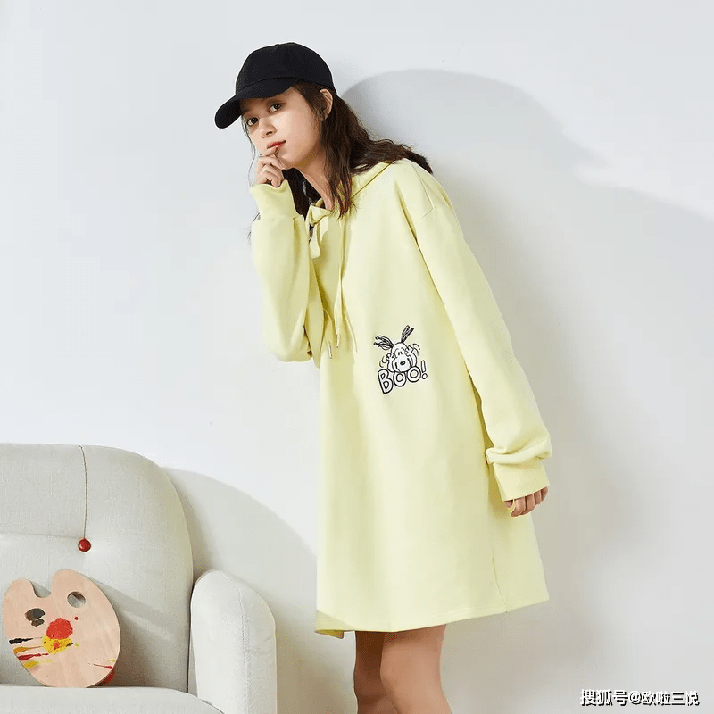 三七|穿衣搭配:秋天流行穿卫衣,遮肉显瘦还减龄