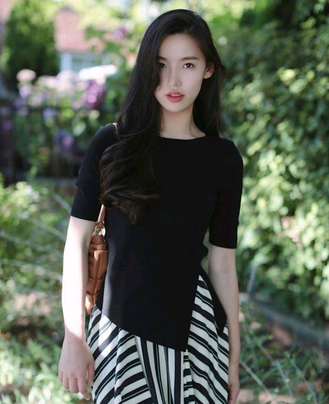 黑色|温柔浪漫简单干净的穿搭，可以把自身的魅力呈现出来，谁穿谁优雅