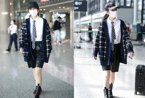 女郎|43岁黄奕走机场真洋气，穿五分皮裤扎领带，这打扮琼女郎里少见