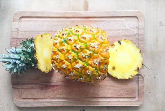 菠萝怎么做好吃法大全 6021d2fa37784e27ab30061014c84832.jpeg