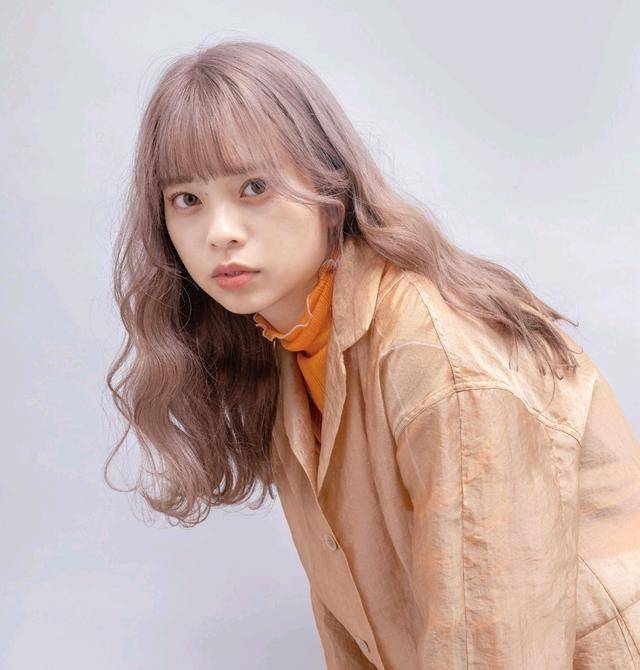 发型|面部太宽的女人如何变美？改变这些细节，显脸小之外还能提升气质