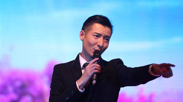 《山寨刘德华》到处演出赚钱 风格比自己的大 出场费很吓人