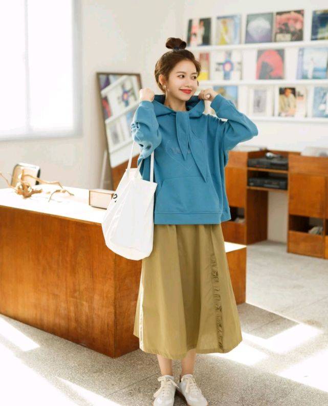 感觉|休闲风格的穿搭分享,这样搭配精致又减龄,还很有女人味