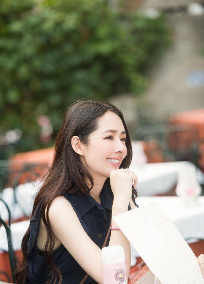 向佐|郭碧婷向佐夫妇意大利蜜月旅行穿太奢侈，一个穿6千，一个穿22000
