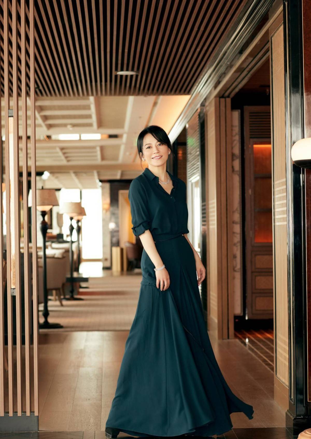 女王|王菲完美诠释“姐就是女王”,就算留短发,看着也挺优雅知性的