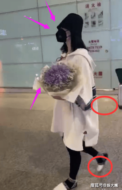 床单|谢娜生二胎后首露面，网友称肚子已平摊，将参与快本22日的录制