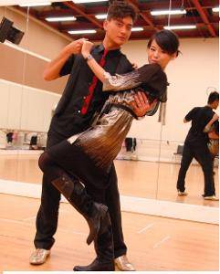 tvb|tvb编剧思想两极分化，两广的传统和英殖时代西方观念的撞击