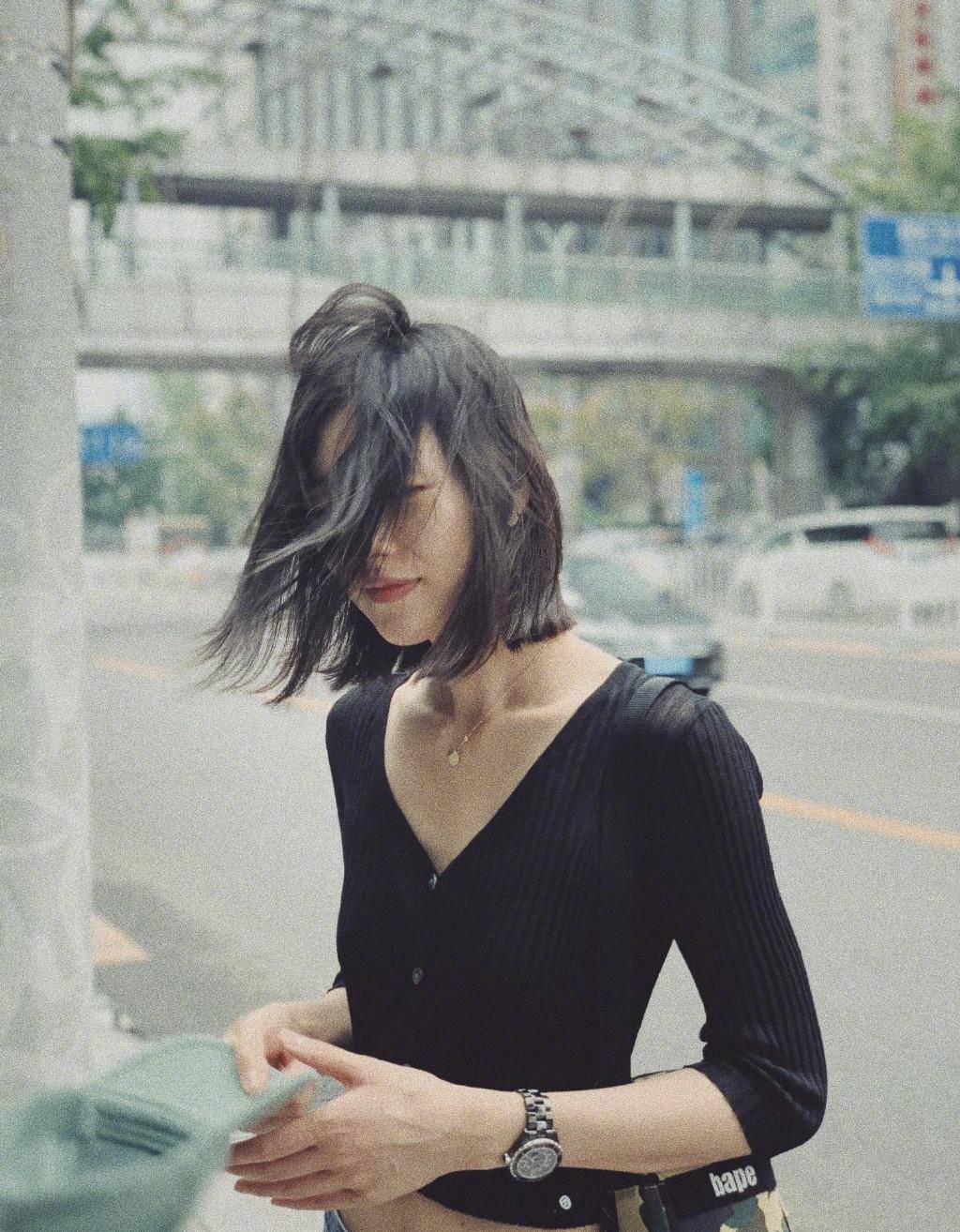 手表|32岁刘雯七夕逛街也太节约，戴鸭舌帽，看到4万4手表我闭嘴了