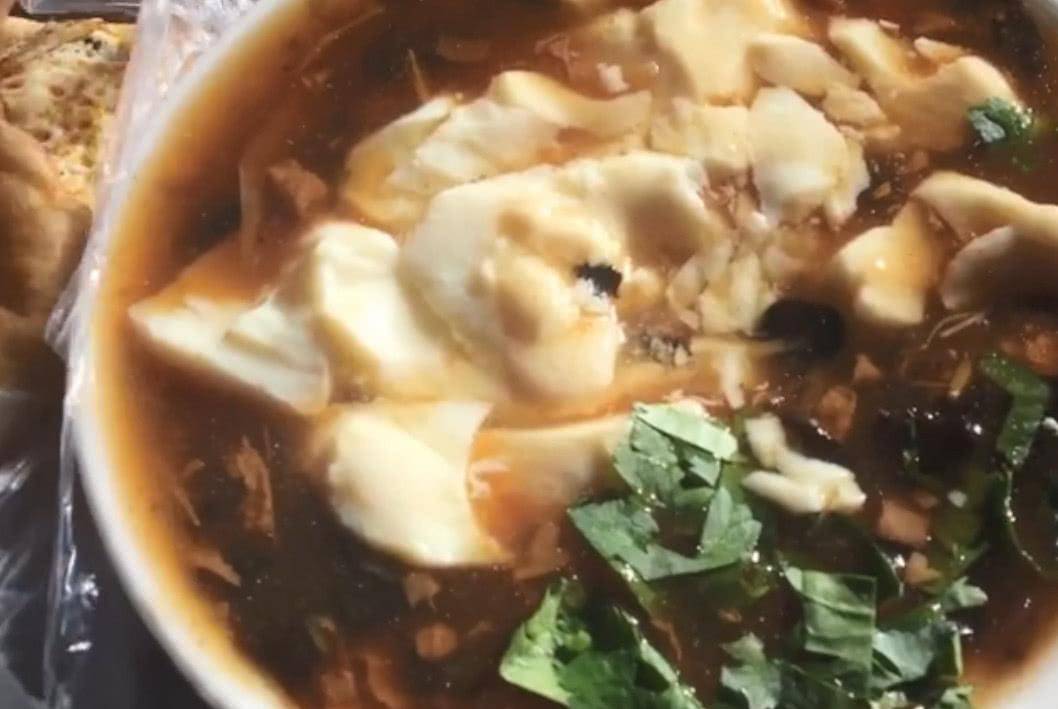 因为|老北京人早餐爱吃“一套”,烧饼夹油饼,配碗豆腐脑还不到10元