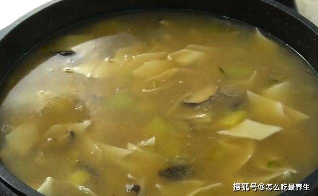 刀把|天冷了早餐就要这样做，里面有菜也有饭，爽滑筋道，营养又暖身