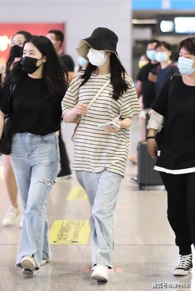 pick|迪丽热巴穿成“五五身”,造型一样很抢眼,身材不好这样穿易翻车