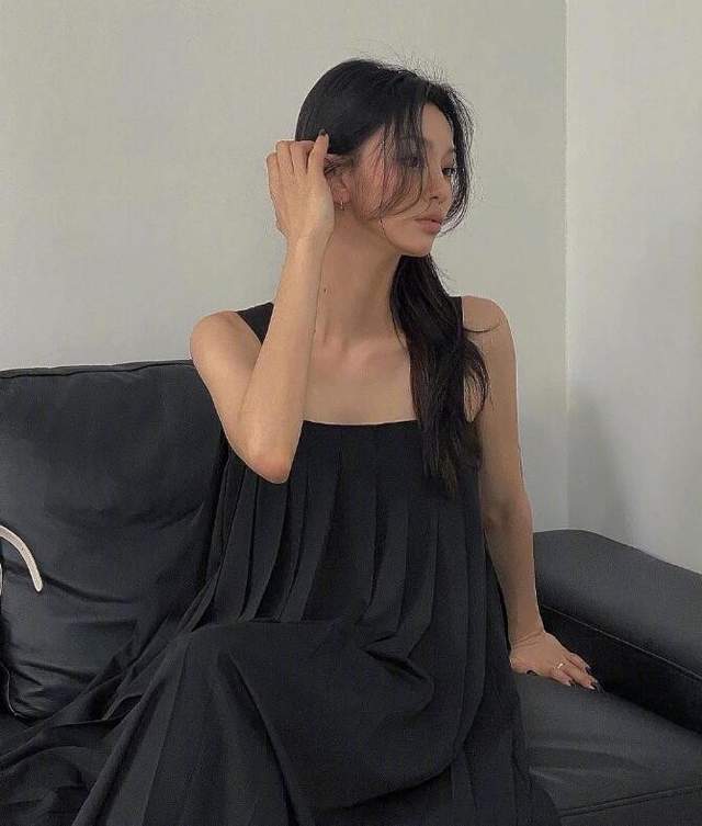背带|夏日酷飒休闲出街 ins博主深色系极简穿搭 ?