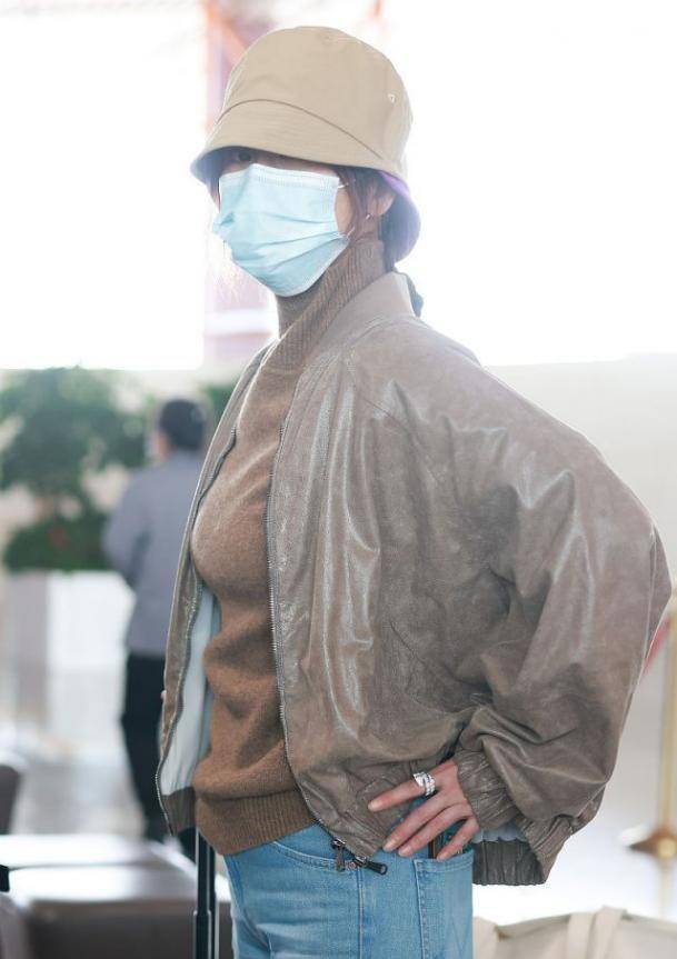 姐妹|海清真会穿，“上松下紧”显瘦又减龄，看到小肚腩终于信她44岁了