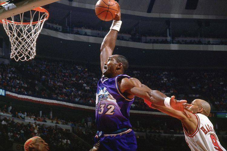 卧推排行榜_NBA球员卧推精准排名大本马龙太逆天了