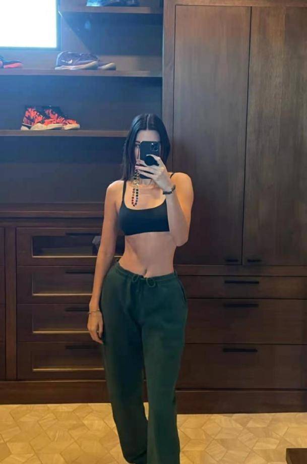 小妹|比伯开派对辣妹云集！金小小妹穿衣土豪，海俚被恶意拍照老公发飙
