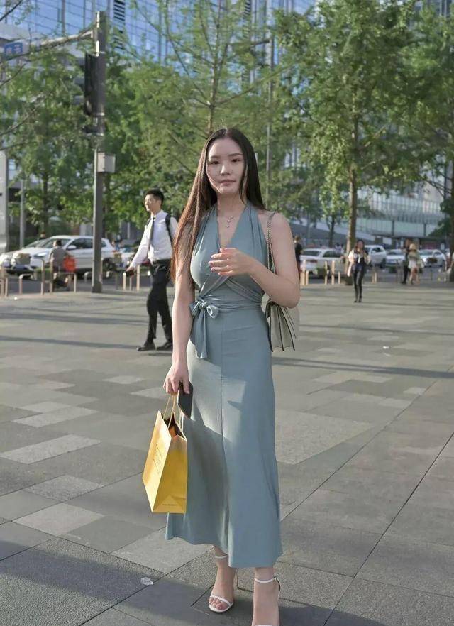 漂亮|裙子这个搭配，体现出性感优雅