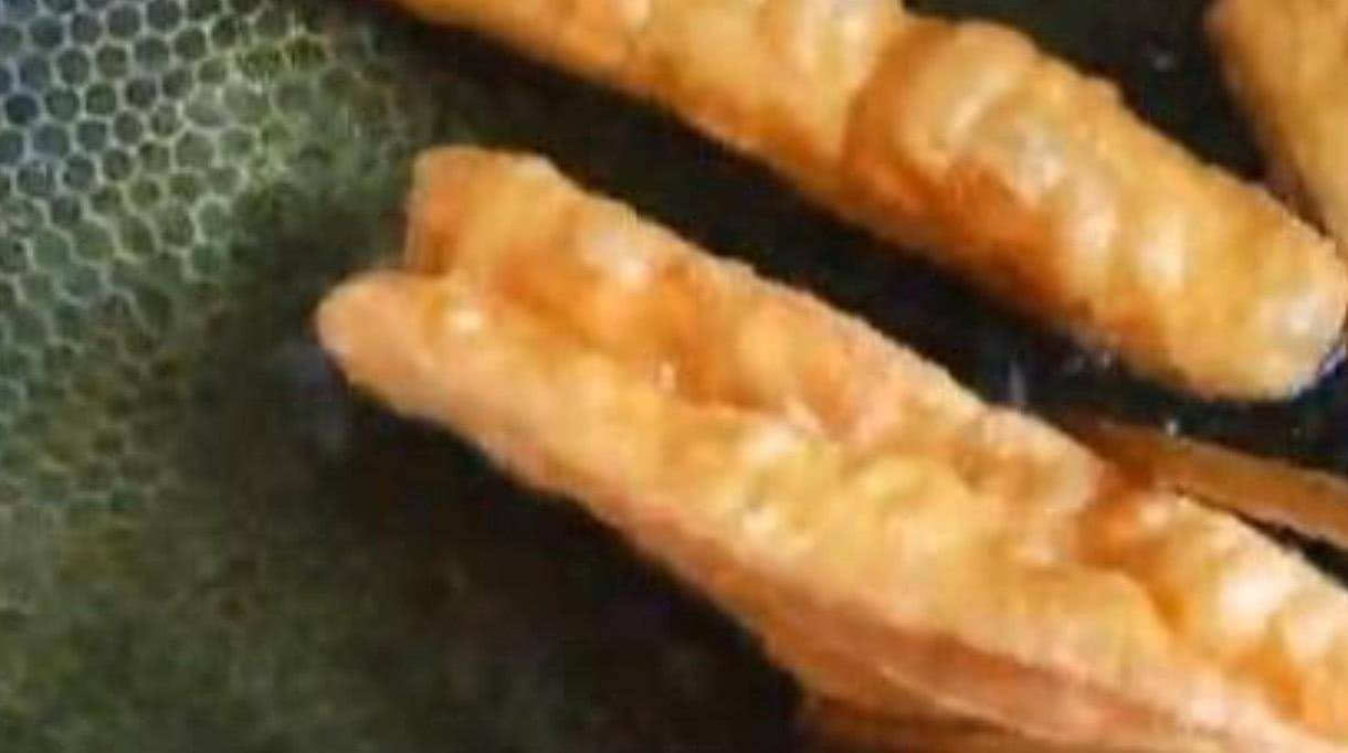 方法|老师傅亲授做油条的方法，原来油条炸，怪不得有的不好吃