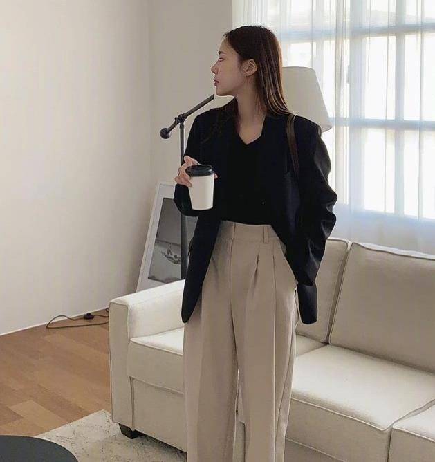 身材|春季百搭小西服，搭配简约更有气质，矮个子妹子也能驾驭