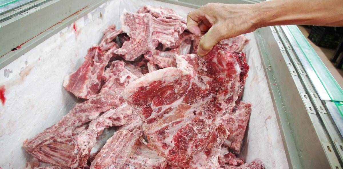 因为|解冻肉时，不要直接清水泡，教你正确的方法，解冻快口感依旧鲜嫩