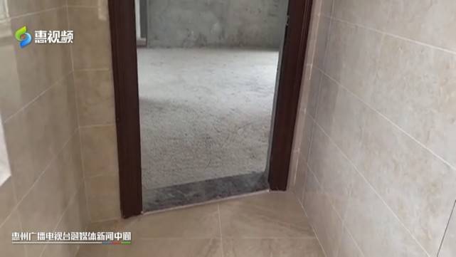 原创博罗:新房遭遇"斜门"事 入户门竟然是斜的