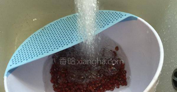 在家怎么自制凉糕 d8ae41e7d8eb4653b696bb13629dd74a.jpeg