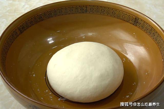 刀把|天冷了早餐就要这样做，里面有菜也有饭，爽滑筋道，营养又暖身
