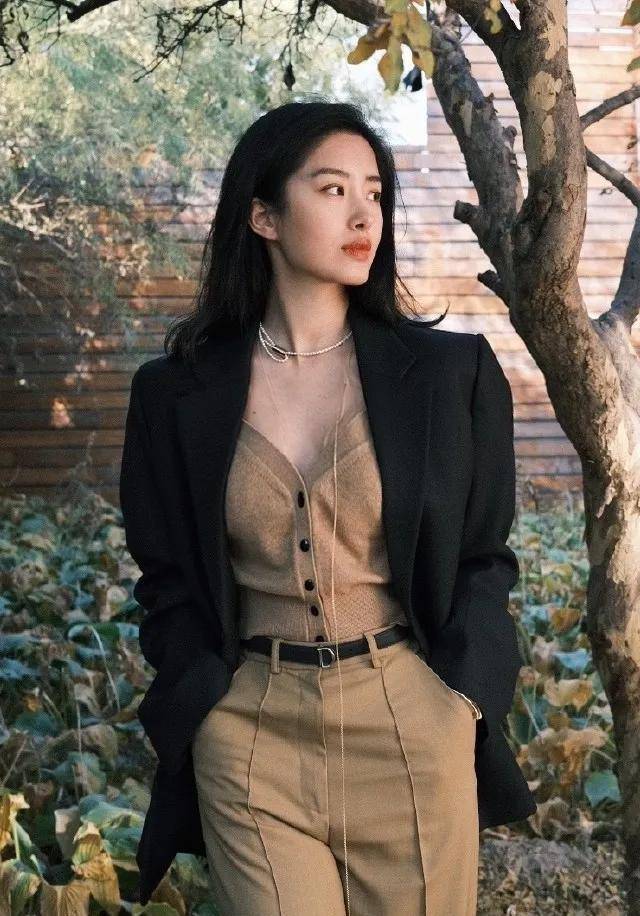 白女士|欧阳娜娜值3w的名媛标配，扒家底竟是ZARA的伪豪门姐妹？