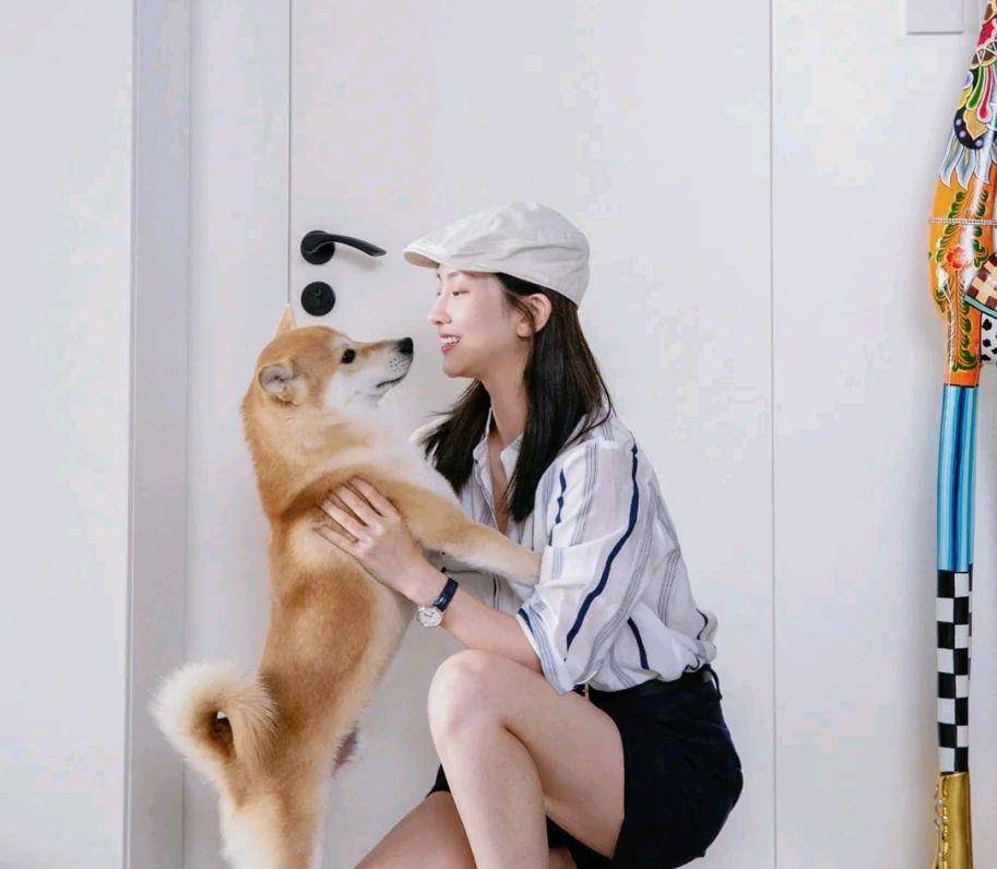 才会|不起眼的基础款服装怎么搭配才好看?只要穿对了,气质不输超模