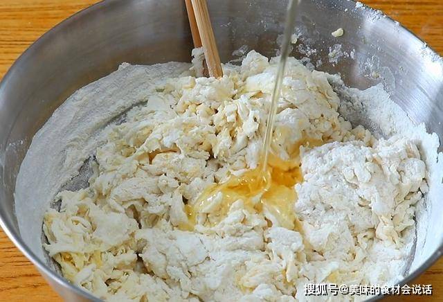 做法|冷冻油条生胚：家庭配方也能成功，早餐只要5分钟，个个酥脆松软
