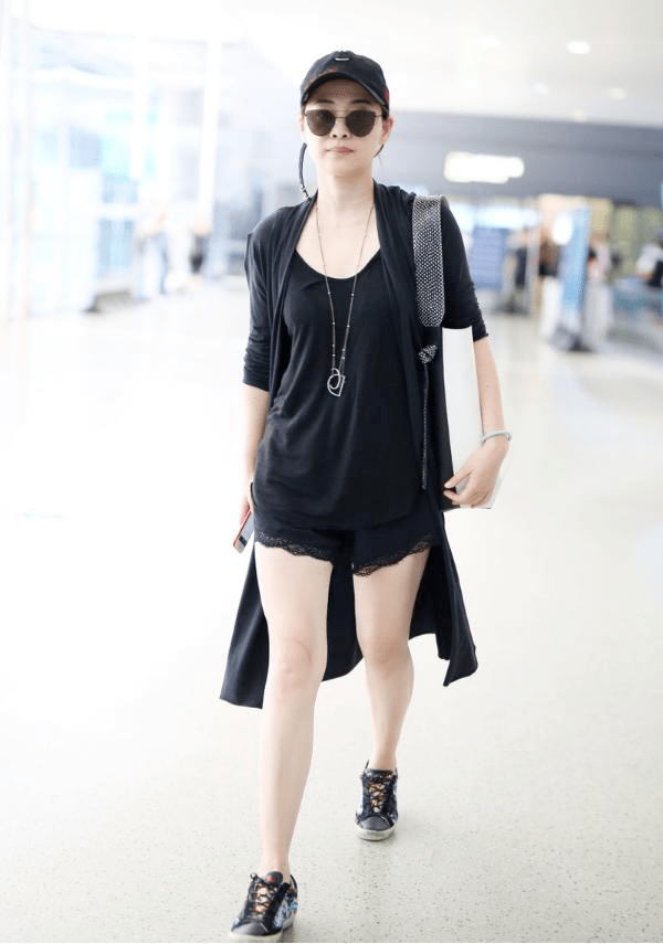 色彩|梅婷越老越“耐看”，穿印花西装配阔腿裤自带高级感，气质惊艳