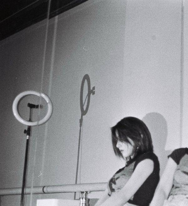 黑色|汪峰15岁大女儿太惊艳!露脐装搭长裤秀曼妙身材,已初显女人味