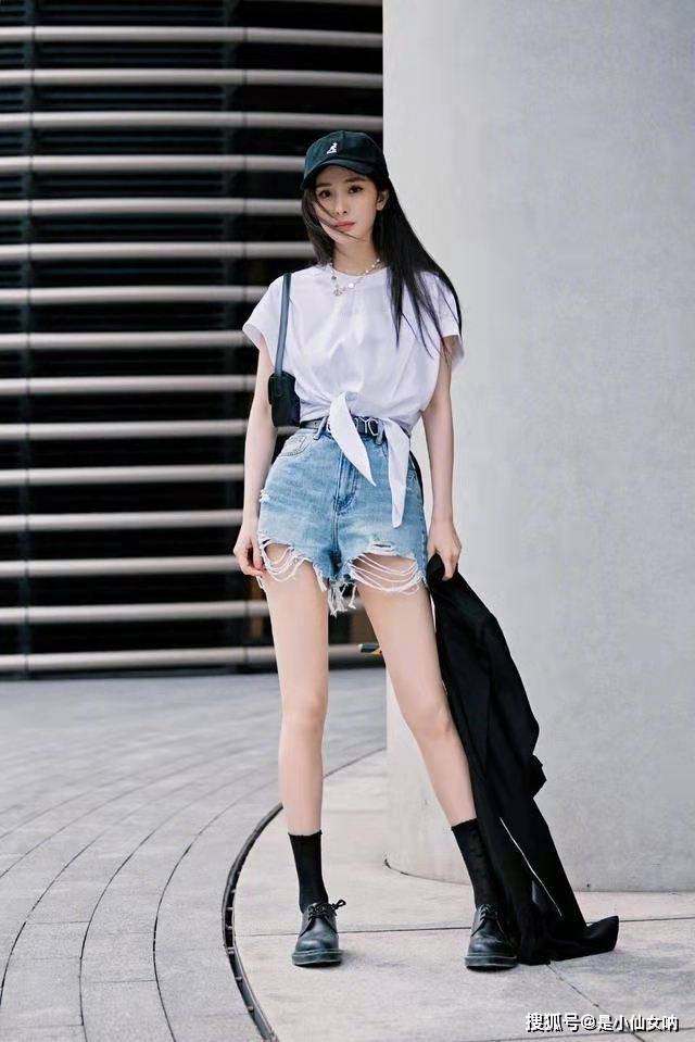杨幂|“少女感”给杨幂太多自信，“外长里短”够洋气，小鸟腿最抢镜