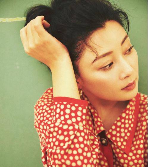 美得|殷桃的颜值真百变,复古造型美得像画中人,摩登又清纯