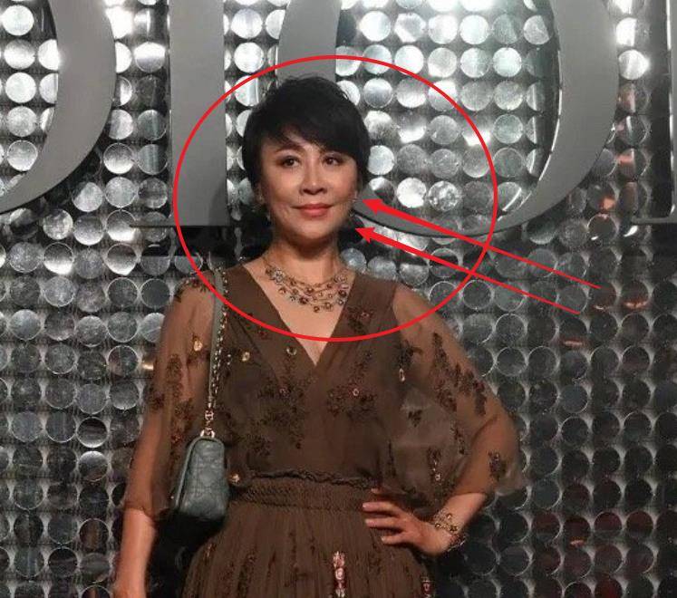 人间|迪奥女星红毯比美：景甜不愧是人间富贵，只有她前后差别大！