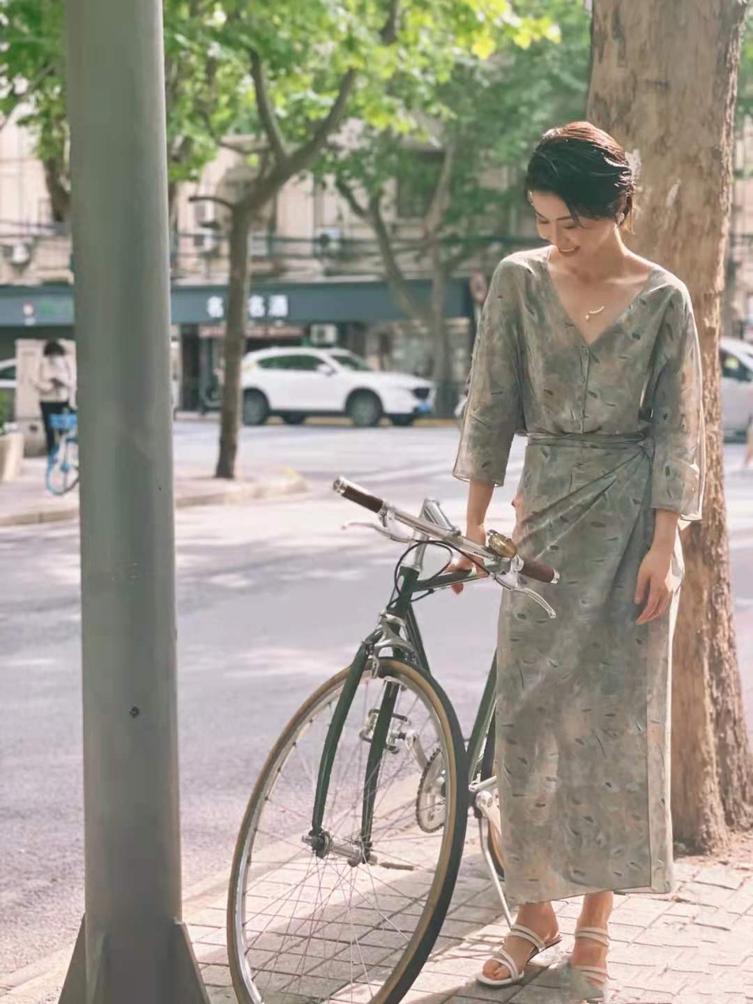 偏向|适合四十岁的女人的“5种穿搭”技巧，穿对了时髦高级又显气质
