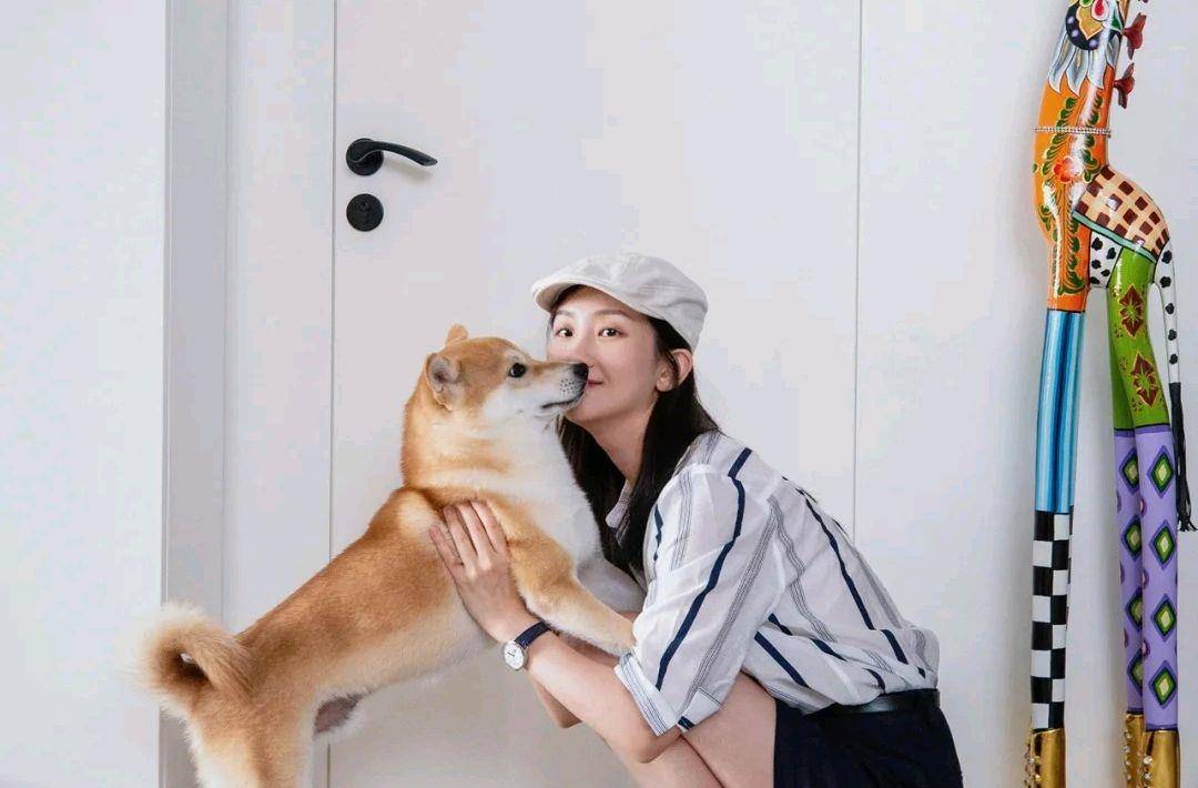 才会|不起眼的基础款服装怎么搭配才好看?只要穿对了,气质不输超模