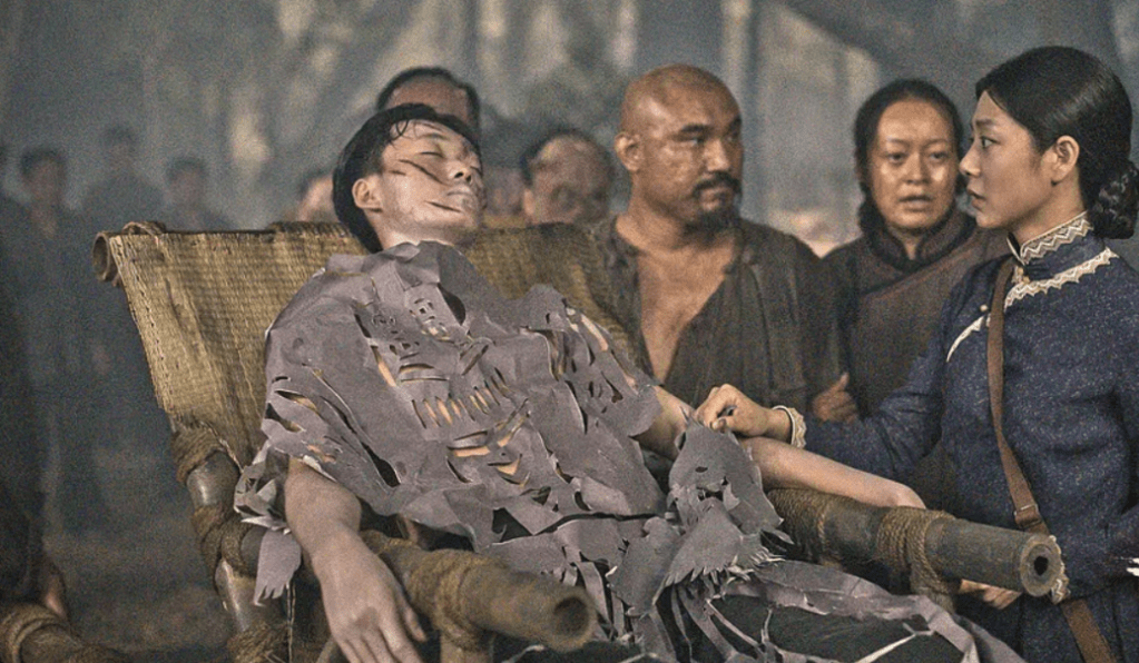 带着|网络热度第一，票房第一，这部恐怖片凭什么这么“豪横”？