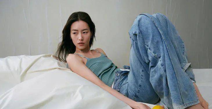 什么|下周穿什么｜刘雯的背心，我穿也能这么好看？