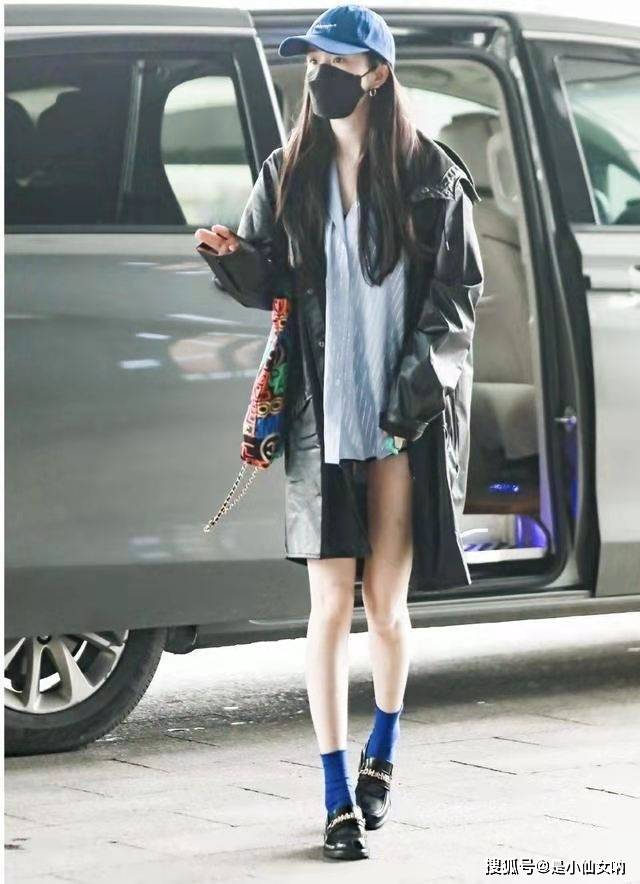 杨幂|“少女感”给杨幂太多自信，“外长里短”够洋气，小鸟腿最抢镜
